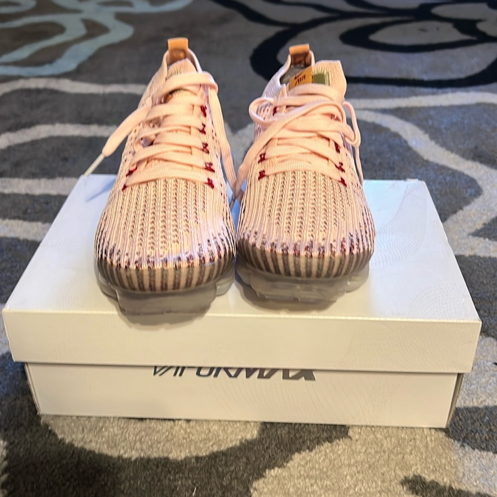 Brand new never worn Nike Vapormax